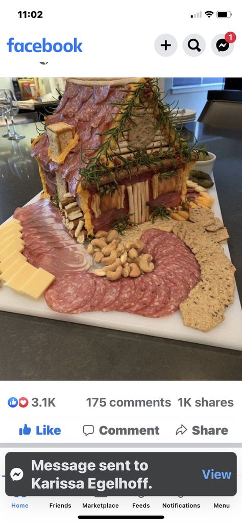 Candy House Ideas, Xmas Charcuterie Board, Xmas Charcuterie, Charcuterie House, Meat House, Log Cabin House, Snack Boards, Fun Food Ideas, Relish Trays