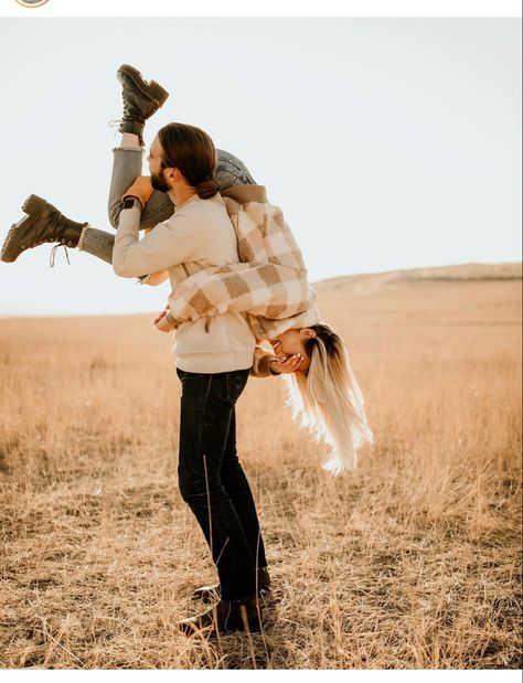 Couple Lifting Pose, Engagement Photos Lift, Couple Picture Carrying, Engagement Photos Carrying Her, Couple Cliff Jumping, Rooftop Shoot, Adventure Session Couple, Travel Poses, Field Photos