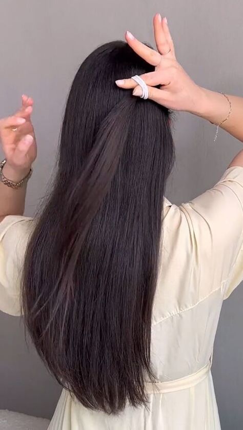 This guide shares an easy half-up hairstyle hack. Learn a new hairdo in this quick post. Sleek Half Up Half Down Hair Straight, Clean Girl Look, Easy Everyday Hairstyles, Red Carpet Hair, Edgy Haircuts, Heatless Curls, Hair Straight, Half Up Half Down Hair, Half Up Hair