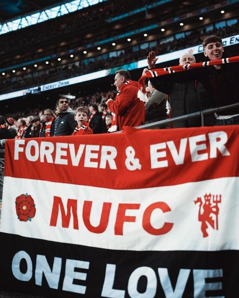 Manchester United Banner, I Love Manchester, Soccer Images, Football Motivation, British Football, Manchester United Fans, Wembley Stadium, Mood Off Images, Mood Off.