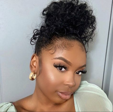 Hair In Messy Bun, Messy Curly Bun, Everyday Eye Makeup, Bun Styles, Natural Hair Styles Easy, Hair Laid, Favorite Hairstyles, Black Natural Hairstyles, Girls Life