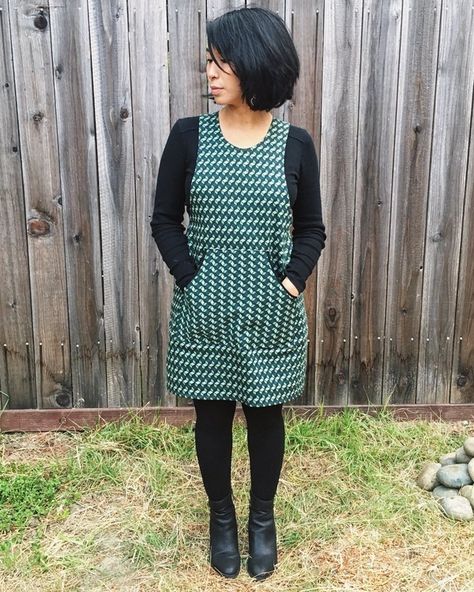 A sewing pattern review for Helen's Closet York Pinafore. Pattern reviews help sewers choose the right patten so that they have success with their... York Pinafore, Granny Chic Fashion, Pinafore Pattern, Plus Size Sewing, The Fold Line, Handmade Wardrobe, Indie Sewing Patterns, Tunic Pattern, Clothes Sewing Patterns