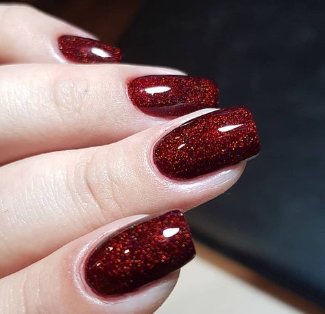 Cranberry Sparkle Nails, Deep Red Sparkle Nails, Dark Red Shimmer Nails, Shimmer Red Nails, Sparkly Maroon Nails, Sparkly Burgundy Nails, Maroon Sparkle Nails, Dark Red Sparkly Nails, Burgundy Sparkle Nails