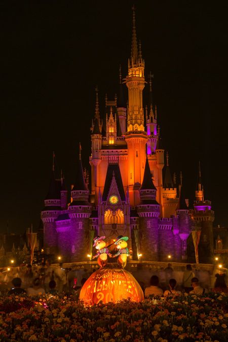 Disney In Halloween, Disney Aesthetic Halloween, Disney October, Disneyland Autumn, Halloween At Disney, Fall At Disney World, Disney Halloween Aesthetic, Disney Halloween Astethic, Disney During Halloween