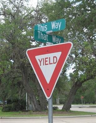 The place where This Way and That Way meet. Lake Jackson, TX Strange Signs, Silly Signs, Weird Signs, Funny Street Signs, Funny Road Signs, You Had One Job, Traffic Signs, Street Names, Road Signs