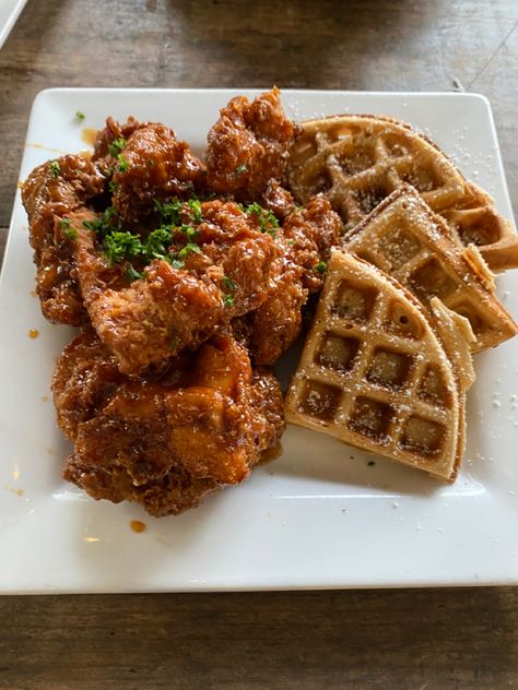 Fancy Chicken And Waffles, Waffles And Fried Chicken, Waffle And Chicken, Waffles And Chicken, Waffle Chicken, Chicken And Waffles Recipe, Waffles Aesthetic, Chicken N Waffles, Fair Foods