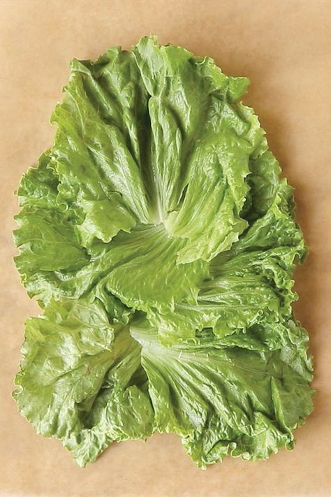 A step-by-step guide on How to Make a Lettuce Wrap Sandwich that won't fall apart. Perfect for low-carb, keto or Whole30 diets. Lettuce Wrap Sandwich, Lettuce Sandwich, Lettuce Wrapped Burger, Tattoo Plant, Cucumber Diet, Sandwich Wraps, Lettuce Wrap Recipes, Whole 30 Diet, Lettuce Wrap