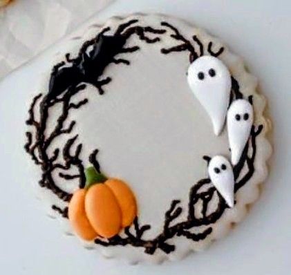 Cake design, halloween Tombstone Cookies Decorated, Halloween Decorated Cookies Royal Icing, Halloween Cookie Decorating Videos, Halloween Icing Cookies, Halloween Cutout Cookies, Circle Halloween Cookies, Royal Icing Halloween Cookies, Fall Sugar Cookies Royal Icing, Halloween Sugar Cookies With Royal Icing