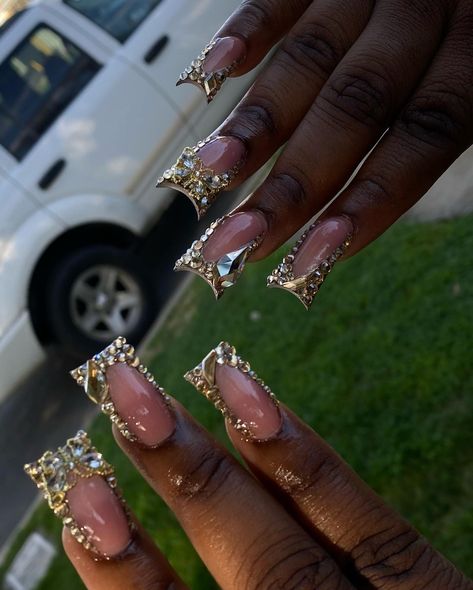 She a trophy😏✨ . . . Dm to book!💖 @nailed.byjennie #longnails #goldnails #blingnails #frenchnails #nailsofinstagram #nailsoftheday #fresnonails #fresnonailtech #explorepage Black And Gold Classy Nails, Black And Gold Nails Design Classy, New Year Nail Design, Gold Bday Nails, Gold And Black Acrylic Nails, Gold Birthday Nails Black Women, Square Gold Nails, Nails Black And Gold, Gold Short Nails