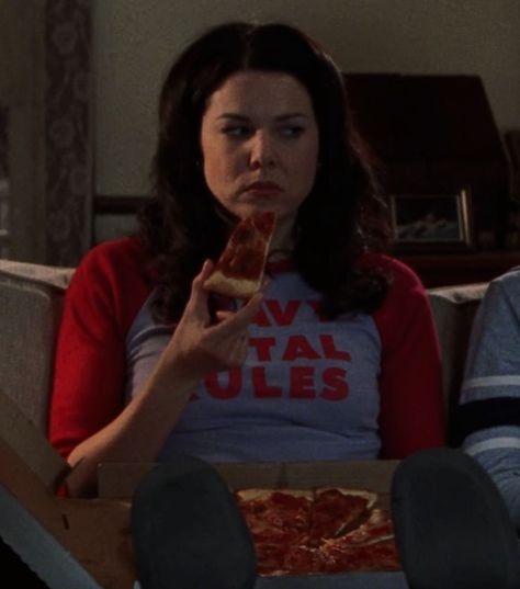 Lorelai Gilmore, A Woman, Pizza, Couch, Pizzas