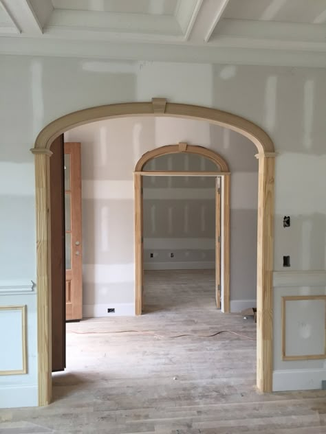 Molding Around Arched Doorway, Arch Doorway Trim Diy, Build Arch Doorway, Rounded Doorway Trim, Interior Arch Design Ideas, Arched Doorway Molding, Archway Molding Diy, Door Arches Interior, Trim On Arched Opening