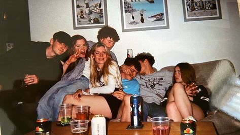 Old Group Photos, 2000s Party Photos, Digital Camera 2000s Photos, 2000s Photo Aesthetic, Party Group Pictures, Old 2000s Photos, Underground Party Aesthetic, Uk 2000s Aesthetic, Y2k Friend Group