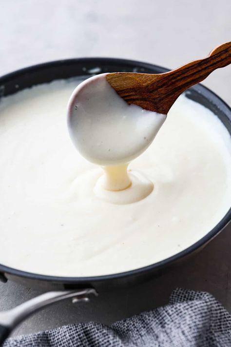 Beshemell Sauce Recipe, Bechamel Cheese Sauce, Bechemel Sauce, White Sauce Lasagna, Bechamel Recipe, Garlic Aioli Sauce, Bechamel Sauce Recipe, Dips Appetizers, Ricotta Sauce