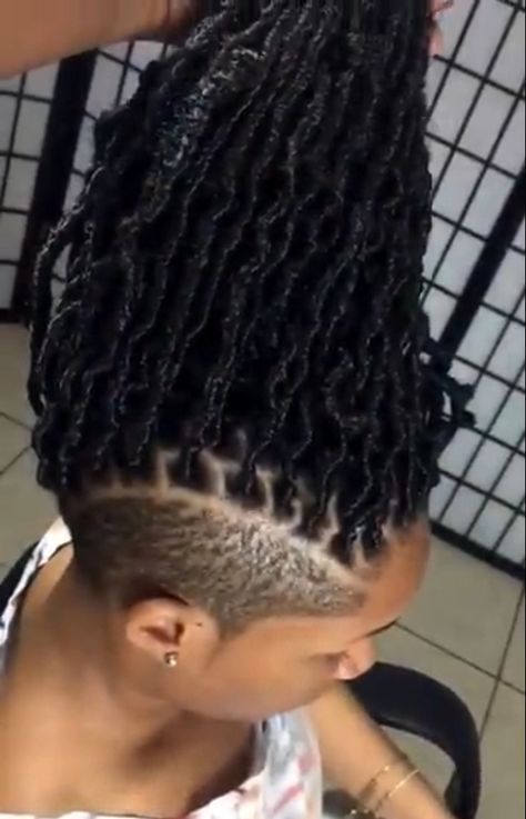 Faux Locs With Undercut, Faux Locs Mohawk Styles, Faux Locs Mohawk, Dreadlocks With Undercut, Crochet Faux Locs Shaved Sides And Back, Faux Locs Shaved Sides, Shaved Side Faux Locs, Diy Short Faux Locs, Locs With Shaved Sides Dreadlocks