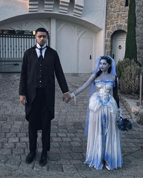 Cute Couples Costumes, Corpse Bride Costume, Halloween Duos, Matching Halloween Costumes, Bride Costume, Pretty Halloween Costumes, Duo Halloween Costumes, Couples Halloween Outfits, Cute Couple Halloween Costumes