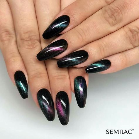 Black Cats Eye Nails, Crom Nails, Toes Ideas, Magnetic Art, Purple Nail Art Designs, Purple Nail Art, 2024 Nails, Chrome Nail Powder, Finger Nail Art