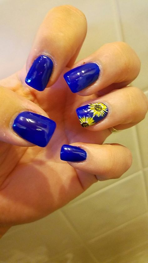 Sunflowers and Blue Skies! Royal Blue And Sunflower Nails, Blue Sunflower Wedding, Dark Blue Nails, Sunflower Nails, Blue Acrylic Nails, Sunflower Wedding, Sunflower Design, Blue Skies, Blue Nails