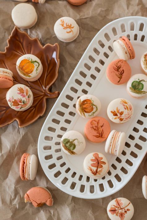 How To "Paint" French Macarons - Handmade Farmhouse Fall Macarons Designs, Thanksgiving Macarons Designs, Fall Macarons Recipe, Fall Flavored Macarons, Macaron Doodle, Autumn Macarons, Paint Macarons, Macaroon Ideas, Thanksgiving Macarons