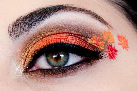 Autumn Leaf Eye Makeup Thanksgiving Makeup, Fall Eyeshadow, Make Up Designs, Holiday Makeup Looks, Cute Eye Makeup, Halloween Eye Makeup, Fall Makeup Looks, Dramatic Makeup, Makijaż Smokey Eye