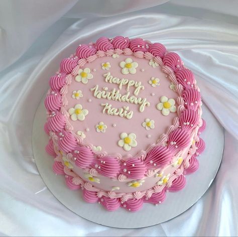 Daisies Cake Birthday, Pink Cake Designs Birthday, Simple Kids Birthday Cake, Pink Cake With Sprinkles, 25th Birthday Cake Ideas For Her, Daisy Cake Birthday, Pink Daisy Cake, Simple Round Cake, Flowers And Butterflies Cake