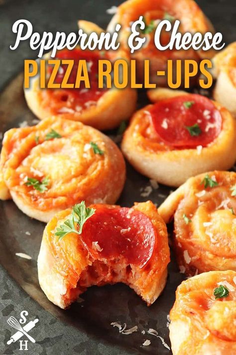 Cheese Air Fryer, Appetizers Summer, Air Fryer Pizza Rolls, Pepperoni Pizza Rolls, Pepperoni And Cheese, Air Fryer Pizza, Pizza Roll Up, Pepperoni Rolls, Pizza Roll