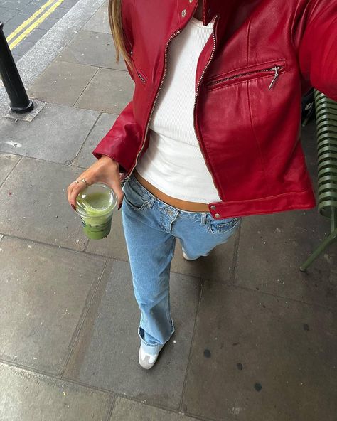 Leather Jacket Aesthetic, Red Leather Jacket Outfit, Red Jacket Outfit, Jacket Aesthetic, Instagram London, Look Of The Day, Leather Jacket Outfits, Jacket Outfit, How To Pose