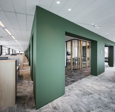 Green Office Interior Design, Office Green Wall, Corporate Office Design Interiors, Green Office Design, Modern Corporate Office Design, Modern Corporate Office, Corporate Interior Design, Colour Architecture, Corporate Office Design