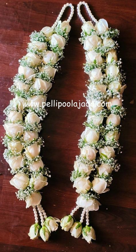 Wedding Mala Rose, Rose Garland Wedding, Indian Wedding Garland, Indian Wedding Flowers, Kobbari Bondam, Wedding Sign Decor, Wedding Flower Jewelry, Garland Wedding Decor, Flower Garland Wedding