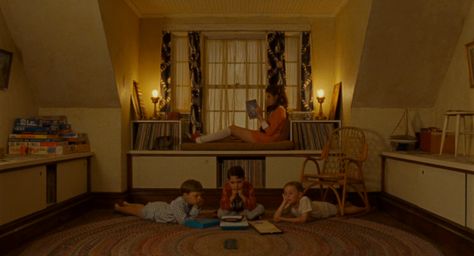 Moonrise Kingdom Director: Wes Anderson Cinematographer: Robert Yeoman Wes Anderson Aesthetic, Wes Anderson Style, Mismatched Furniture, New York Townhouse, Wes Anderson Movies, Wes Anderson Films, The Royal Tenenbaums, Moonrise Kingdom, Grand Budapest