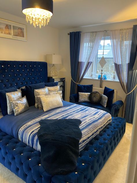 Velvet royal blue bed with window seat Royal Blue Bedroom Furniture, Blue Silver White Bedroom, Blue Tufted Bedroom Ideas, Bedroom Ideas Royal Blue, Royal Blue And Silver Bedroom Ideas, Royal Blue Master Bedrooms Decor, Velvet Blue Bedroom Ideas, Royal Blue Bedroom Ideas For Women, Royal Blue Bedroom Ideas For Couples