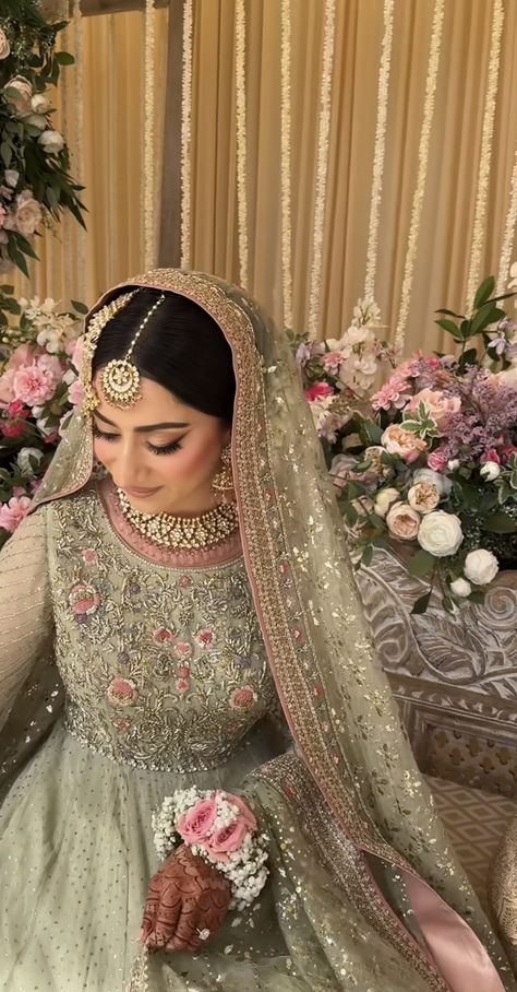 Mendhi Bride Outfits, Pastel Pakistani Bridal, Pastel Mehndi Outfit, Pastel Mehndi, Shaadi Vibes, Nikkah Outfit, 2025 Bride, Nikah Outfit, Mehndi Outfit