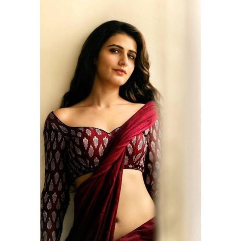 #fatimasanashaikh Fatima Sana Shaikh, Saree Navel, Saree Models, Elegant Saree, Saree Look, Beautiful Saree, Indian Beauty Saree, India Beauty, Desi Beauty