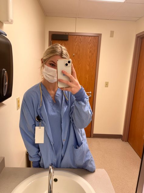 Cute Nursing Pictures, Vision Board Ideas Inspiration Nursing, Nurse Athestic, Plastic Surgery Nurse Aesthetic, Derm Nurse Aesthetic, Nurse Core Aesthetic, Nurse Inspo Aesthetic, Nurse Mom Aesthetic, Hospital Working Aesthetic