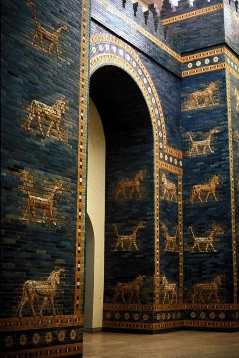 Pergamon Museum Berlin, Japanese Symbols Tattoo, Ishtar Gate, Gate Of Babylon, Pergamon Museum, Ancient Babylon, Historical Eras, Ancient Mesopotamia, Sketch Tattoo Design