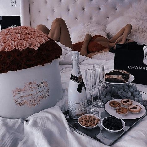 Wealthy Lifestyle, Luxury Lifestyle Women, Luxury Food, Rich Girl Lifestyle, Rich Lifestyle, Luxury Lifestyle Dreams, Luxe Life, Future Lifestyle, Rich Life