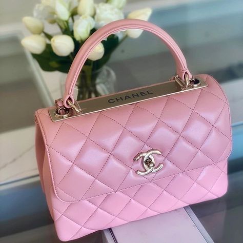 ✨ on Twitter: "pink chanel bag… " Pink Chanel Bag, Hot Bags, Pink Chanel, Pink Handbags, Luxury Purses, Pretty Bags, Cute Purses, Bvlgari Bags, Handbag Shoes