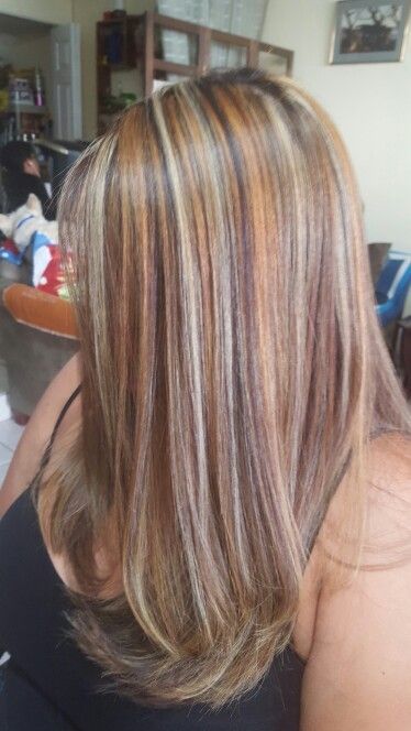 highligh tricolor Tri Color Brown Hair, Tri Colored Hair, Tri Color Highlights, Tri Color Hair, Brown With Blonde Highlights, Hair Color Streaks, Hair Streaks, Brown Hair With Highlights, Colored Highlights