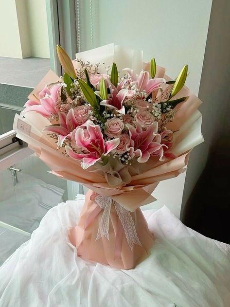 21st Birthday Flowers, Pink Bouquets Of Flowers, Coquette Bouquet, Giant Bouquet Of Flowers, Lilly Bouquets, Party Flower Arrangements, Huge Bouquet Of Flowers, Lily Flower Bouquet, Bouquet Flowers Wedding