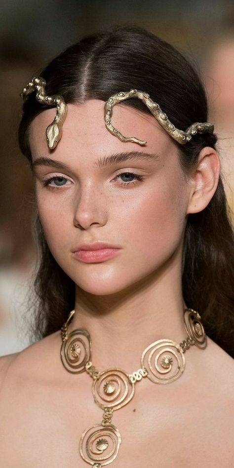 Greek Goddess Aesthetic Outfits, Greek Fashion Modern, Goddess Prom Dress, Greek Headpiece, Greek Goddess Aesthetic, Greek Accessories, Greek Mythology Jewelry, Goddess Outfit, Goddess Crown