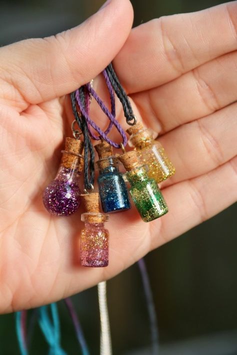 Fairy Dust Necklace | SensiblySara.com Potion Bottle Necklace Diy, Mini Bottle Necklace, Fairy Bottle Necklace, Jar Necklace Diy, Fairy Necklace Diy, Bottle Charms Diy, Fairy Dust Necklace, Bottle Necklace Diy, Glass Bottle Necklace