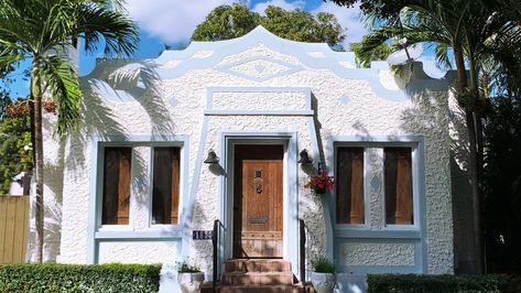 Miami Bungalow, Miami Villa Beach Houses, 1930s Los Angeles Home, Birthing Stool, 30a Architecture, Colony Hotel Miami, Noguchi Lamp, 1930s Bungalow, Milan Apartment