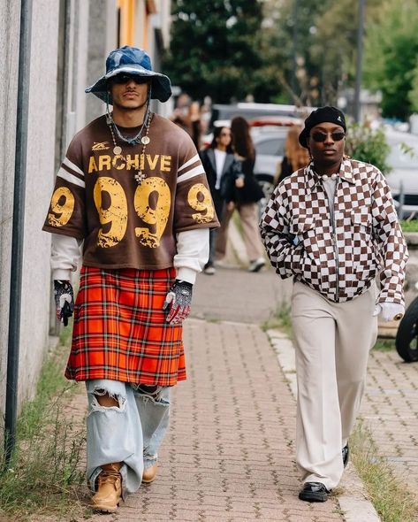 Pause Magazine, Ny Fashion Week Street Style, Couture Streetwear, 90s Hip Hop Outfits, Fashion Jobs, Nerd Fashion, Black Men Street Fashion, Fasion Outfits, Mens Fashion Edgy