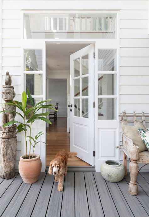 Hamptons Front Door, Beach House Front Door, Coastal Home Exterior, White Front Door, Weatherboard House, Sunroom Ideas, Beach House Exterior, Homes To Love, House Front Door