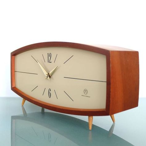 Mcm Clock, Mid Century Modern Living, Mid Century Modern Living Room, Deco Retro, Commercial Architecture, Plywood Furniture, Mid Century Modern Decor, Retro Furniture, Wooden Clock