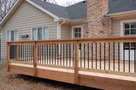 Lake House Deck Railing, Aluminum Railings Outdoor, Front Porch Metal Railing Ideas, Lake Deck, Reling Design, Porch Handrails, Wood Deck Railing, Aluminum Balusters, Deck Railing Design