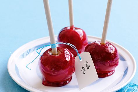 Whether you're raising funds or fun, these sweet and sticky toffee apples are classic fete winners - and our Food Fight winner of the week! Toffee Apples Recipe, Toffee Apples, Cake Stall, Carnival Food, Toffee Apple, Sticky Toffee, Kids Party Food, British Food, Candy Apples