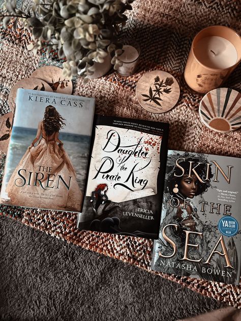 Pirate Books Adults, Pirate Romance Books, Pirate Romance, Bookish Lifestyle, The Selection Kiera Cass, Book Blogs, Book Flatlay, Pirate Books, Sea Queen