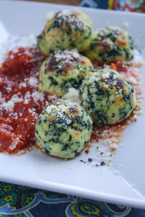 Gnocchi Ricotta, Gnocchi With Spinach, Spinach Balls, Spinach And Ricotta, Ricotta Gnocchi, Gnocchi Recipe, Ricotta Recipes, Traditional Italian Dishes, Spinach Ricotta