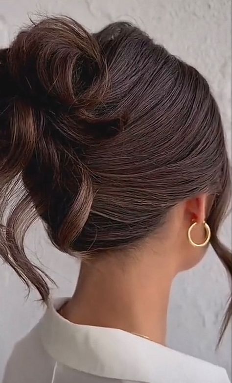 90s Updo Bridal, Chic Bridal Hair Updo, Bridal Updo With Curls, Brunette Low Bun Wedding, French Twist Updo Bridal, Wedding Sleek Updo, French Twist Brunette, Relaxed Wedding Updo, Modern French Roll Hairstyles