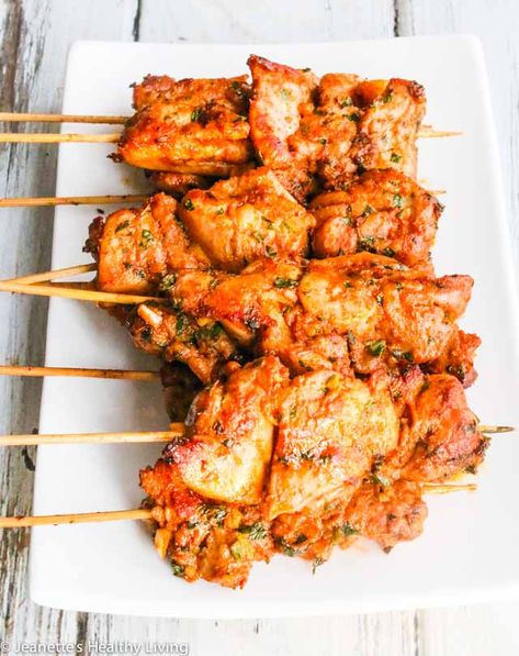 Chicken Pintxo - Spanish tapas - the perfect party food on a skewer Chicken Tapas, Christmas Tapas, Tapas Ideas, Birthday Chicken, Homemade Barbecue Sauce Recipe, Spanish Dinner, Tapas Dinner, Spanish Tapas Recipes, Tapas Party